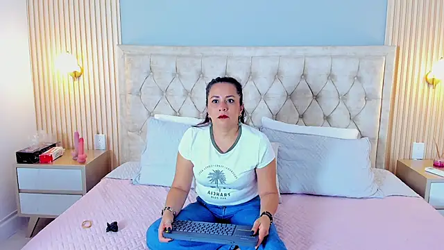 Hera goddesss online show from 09-24-25, 03:48