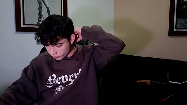 Snapshot of lukeboyce33 chatting on 04-08-26, 03:06 lukeboyce33 online show from 04-08-26, 03:06