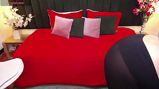 ailyn maury online show from 10-09-25, 01:14