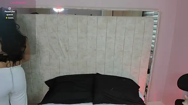 Alice 26  online show from 09-08-25, 08:30