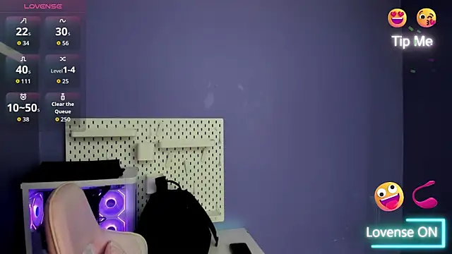 Snapshot of Alice_26_ chatting on 11-12-25, 03:23 Alice 26 online show from 11-12-25, 03:23