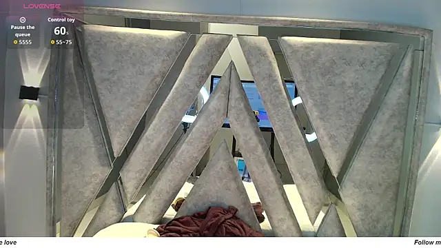 Snapshot of Alice_26_ chatting on 11-18-25, 02:43 Alice 26 online show from 11-18-25, 02:43