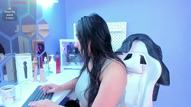 Snapshot of Alice_26_ chatting on 12-03-25, 01:53 Alice 26 online show from 12-03-25, 01:53