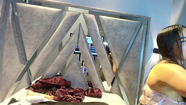 Snapshot of Alice_26_ chatting on 12-04-25, 01:53 Alice 26 online show from 12-04-25, 01:53