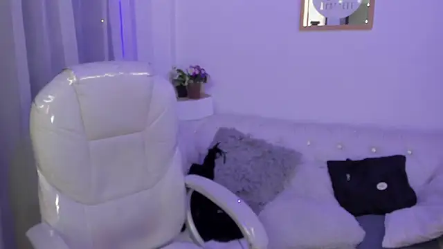 Pretty Johnson  online show from 12-04-25, 11:41