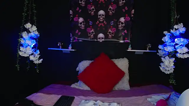 Snapshot of Hairydoll_ chatting on 10-19-25, 07:03 Hairydoll online show from 10-19-25, 07:03