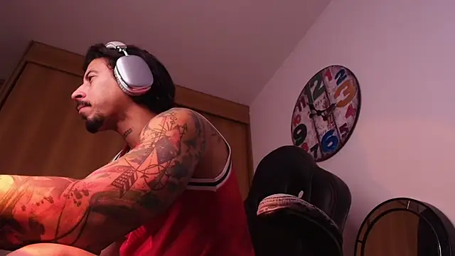 Snapshot of josemeirelesfox chatting on 10-11-25, 01:53 josemeirelesfox online show from 10-11-25, 01:53