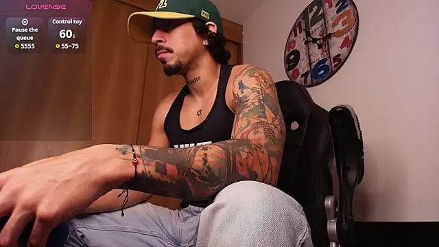 Snapshot of josemeirelesfox chatting on 10-30-25, 02:40 josemeirelesfox online show from 10-30-25, 02:40