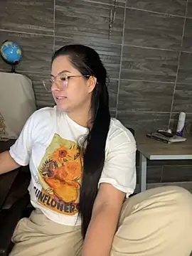 Saanvi21 online show from 09-30-25, 11:43