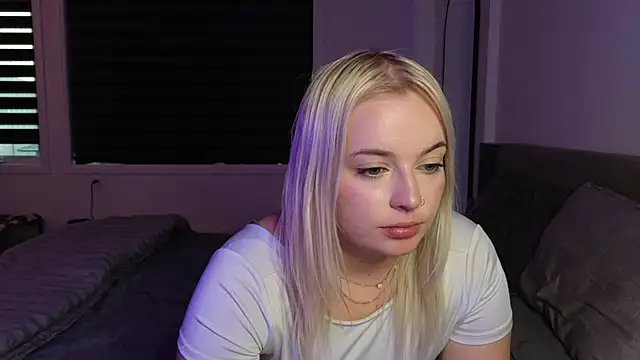 margot robbie7 online show from 10-08-25, 10:40