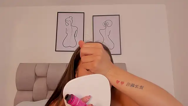 Hanna Evans   online show from 09-11-25, 12:05