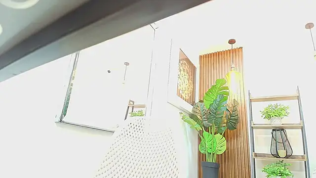 Snapshot of Coral_Lise chatting on 09-23-25, 11:13 Coral Lise online show from 09-23-25, 11:13