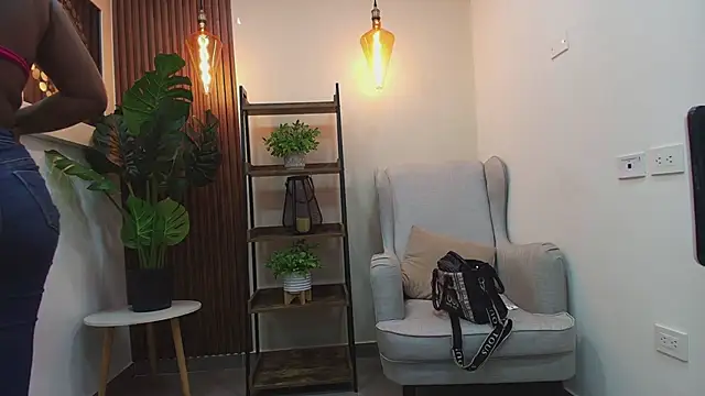 Snapshot of Coral_Lise chatting on 09-24-25, 11:02 Coral Lise online show from 09-24-25, 11:02