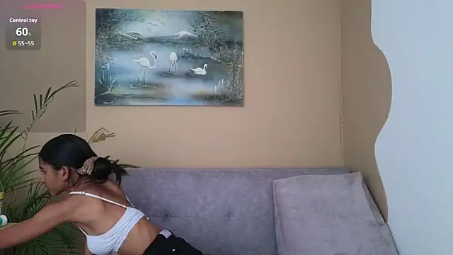 Snapshot of YuliethPetite chatting on 04-14-26, 01:17 YuliethPetite online show from 04-14-26, 01:17