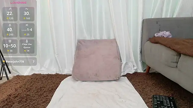 Snapshot of YuliethPetite chatting on 05-20-26, 01:17 YuliethPetite online show from 05-20-26, 01:17