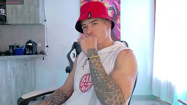 Snapshot of Ryannblue07 chatting on 10-19-25, 05:57 Ryannblue07 online show from 10-19-25, 05:57