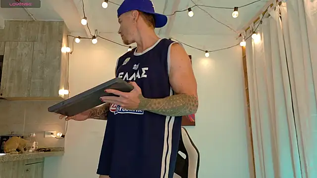 Snapshot of Ryannblue07 chatting on 11-06-25, 01:17 Ryannblue07 online show from 11-06-25, 01:17