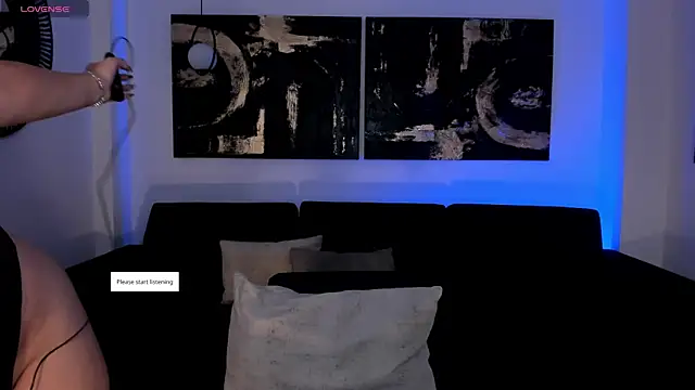 CandaseRussell online show from 05-08-26, 03:23