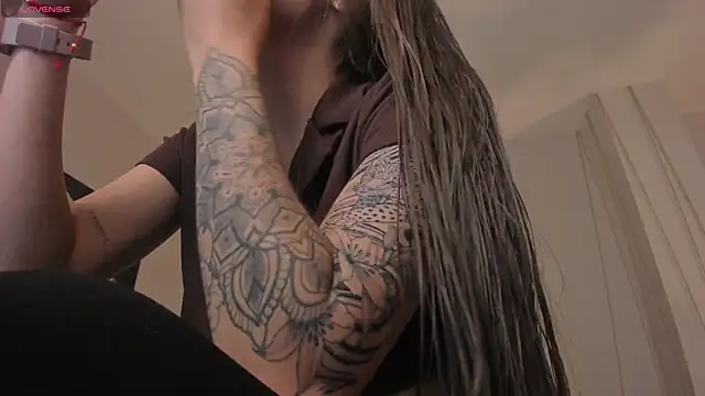 MaiaCollins online show from 01-12-26, 05:07