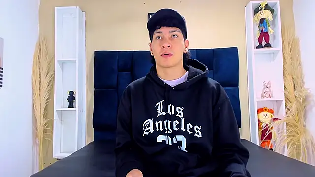 Jhojan twink online show from 10-02-25, 12:01