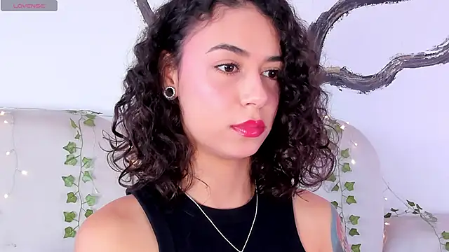 Snapshot of AliceStevens_ chatting on 10-21-25, 01:23 AliceStevens online show from 10-21-25, 01:23