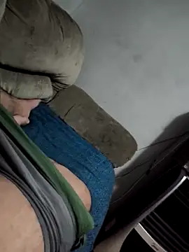 Snapshot of 153098be chatting on 11-07-25, 01:33 153098be online show from 11-07-25, 01:33