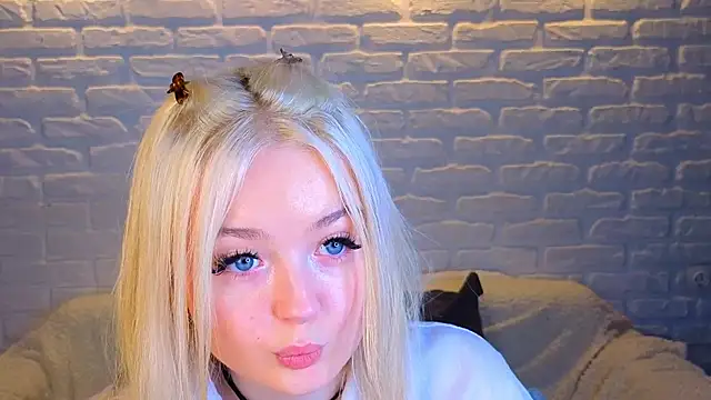 minigirl online show from 03-19-25, 10:11