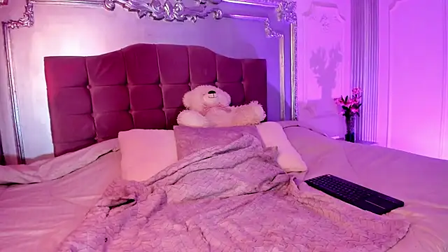 KatianPierce online show from 10-22-25, 07:46