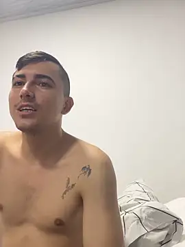 pareja curiosa19 online show from 11-14-25, 01:37