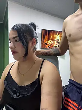 pareja curiosa19 online show from 05-16-26, 10:08