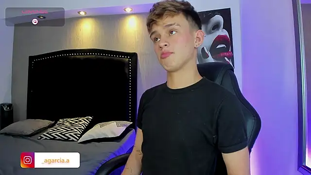 LiamWildx20 online show from 03-28-26, 04:56