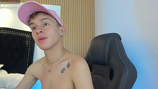 LiamWildx20 online show from 06-20-26, 05:10