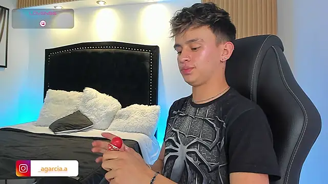 LiamWildx20 online show from 06-21-26, 04:37