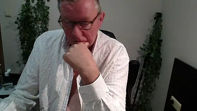 JamesBauer online show from 09-27-25, 03:44