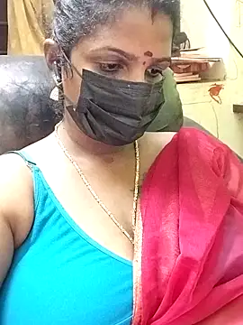 Snapshot of poojaa-rani chatting on 11-13-25, 05:45 poojaa-rani online show from 11-13-25, 05:45