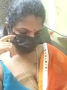 Snapshot of poojaa-rani chatting on 12-15-25, 06:01 poojaa-rani online show from 12-15-25, 06:01