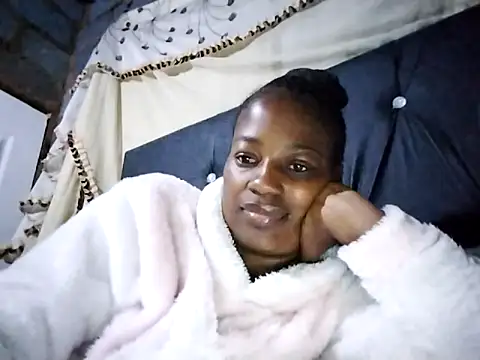 Snapshot of sexylira chatting on 04-13-26, 10:48 sexylira online show from 04-13-26, 10:48