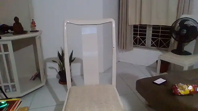 Snapshot of Mdbisc8 chatting on 12-01-25, 02:05 Mdbisc8 online show from 12-01-25, 02:05