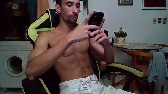 Snapshot of Mdbisc8 chatting on 12-22-25, 02:41 Mdbisc8 online show from 12-22-25, 02:41