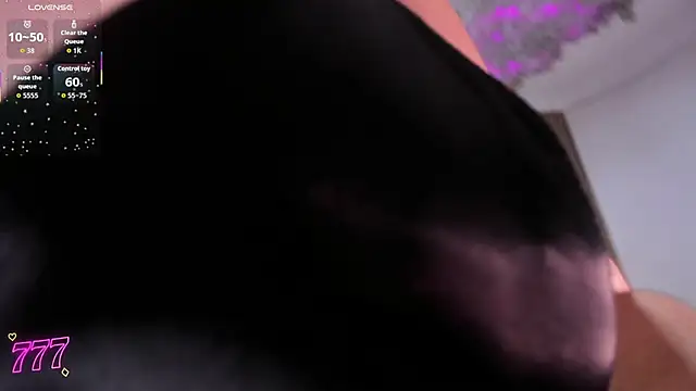 Nicolee19 online show from 05-07-26, 11:04