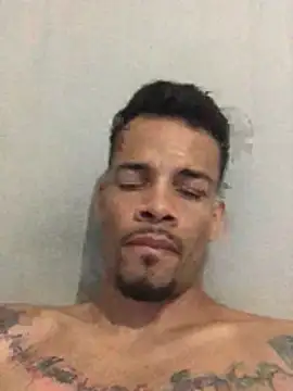 Snapshot of HenriquePhn chatting on 03-22-26, 03:32 HenriquePhn online show from 03-22-26, 03:32