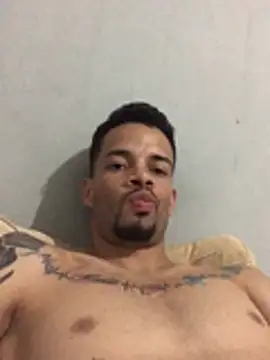 Snapshot of HenriquePhn chatting on 03-22-26, 07:17 HenriquePhn online show from 03-22-26, 07:17