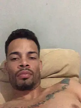 Snapshot of HenriquePhn chatting on 03-24-26, 07:52 HenriquePhn online show from 03-24-26, 07:52