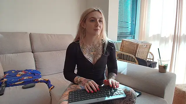 tattoobbgirl online show from 05-01-26, 03:49
