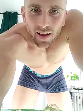 Snapshot of trainwithme chatting on 10-15-25, 08:25 trainwithme online show from 10-15-25, 08:25