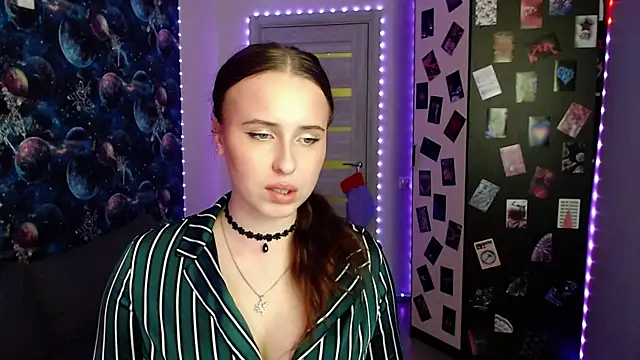 BarbiePieer online show from 12-22-25, 06:49