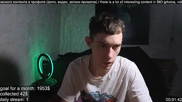 Snapshot of w0rkman chatting on 10-04-25, 10:30 w0rkman online show from 10-04-25, 10:30