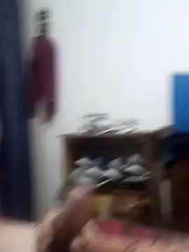 Snapshot of calfran chatting on 11-02-25, 12:46 calfran online show from 11-02-25, 12:46