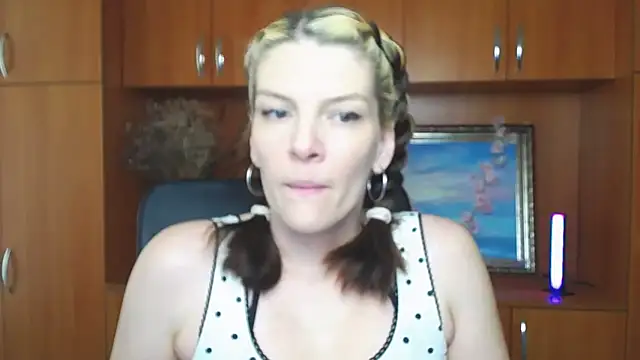 VanessaRey  online show from 05-02-26, 02:55