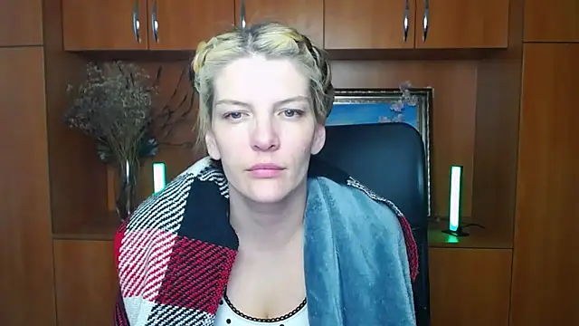 VanessaRey  online show from 05-03-26, 06:30